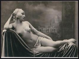cca 1928 Demeter Károly (1892-1983) budapesti fényképész és fotóművész hagyatékából szolidan erotikus felvétel, 1 db modern nagyítás, 17,7x23,8 cm