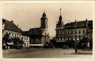 1943 Kolozsvár, Cluj; Mátyás király tér, Központi szálló és étterem, Végh úri divat, Bella Zoltán fényképész, gyógyszertár, Bauch Ernőné szül. Bocskai Jolán üzlete / square, shops, pharmacy