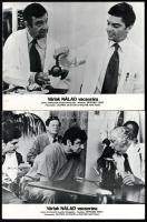 cca 1978 ,,Várlak nálad vacsorára című amerikai filmvígjáték jelenetei és szereplői (Walter Matthau és Glenda Jackson főszereplésével), 11 db produkciós filmfotó nyomdatechnikával sokszorosítva, karton lapra, egyoldalas nyomtatással, 18x24 cm