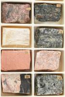30 db orosz ásvány gyűjtemény, műanyag tartóban, számozva, orosz leírással. 3x4 cm / db. Kén dolomit...