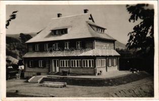 1940 Volóc, Volócz, Volácz, Volovec, Volovets; Ruszin népművészeti ház és idegenforgalmi iroda / Rusin folk art house and tourist office (gyűrődések / creases)