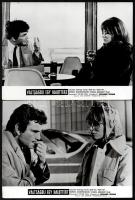 cca 1971 ,,Váltságdíj egy halottért - Columbo hadnagy kezét, lábát és fejét töri ... című angol bűnügyi film jelenetei és szereplői (Peter Falk főszereplésével), 11 db vintage produkciós filmfotó, ezüst zselatinos fotópapíron, a használatból eredő (esetleges) kisebb hibákkal, 18x24 cm