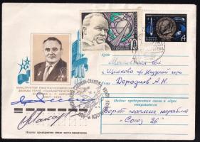 Vlagyimir Dzsanyibekov (1942- ), és Oleg Makarov (1933-2003) szovjet űrhajósok aláírásai emlékborítékon / Signatures of Vladimir Dzhanibekov (1942- ), Oleg Makarov (1933-2003) Soviet astronauts on envelo