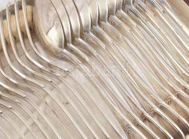 12 személyes ezüstözött évőkészlet, 3 dobozban, jelzett, szép állapotban. 12 db villa, 12 db kanál, ...