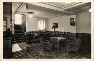 1940 Kassa, Kosice; Hotel Palace szálloda, étterem és söröző, belső Horthy Miklós portréjával a falon / hotel, restaurant and beer hall, interior with Regent Horthy's portrait