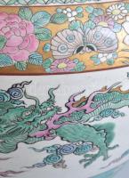 Kínai Famille Rose nagyméretű aranyhaltartó edény, kézzel festett porcelán, jelzés nélkül, kopásokka...