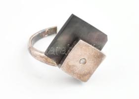 Ezüst(Ag) gyűrű gyöngyház berakással, jelzett, méret: 60, bruttó: 5,6 g