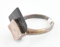 Ezüst(Ag) gyűrű gyöngyház berakással, jelzett, méret: 60, bruttó: 5,6 g