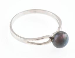 Ezüst(Ag) gyűrű igazgyöngy ékítéssel, jelzett, méret: 58, bruttó: 1,6 g