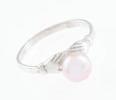 Ezüst(Ag) gyűrű igazgyöngy ékítéssel, jelzett, méret: 54, bruttó: 1,4 g