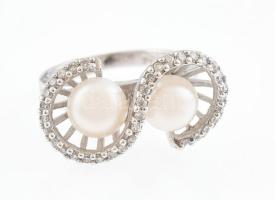 Ezüst(Ag) gyűrű igazgyöngy ékítéssel, jelzett, méret: 53, bruttó: 5,4 g