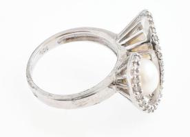 Ezüst(Ag) gyűrű igazgyöngy ékítéssel, jelzett, méret: 53, bruttó: 5,4 g