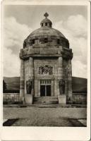 Krasznahorkaváralja, Krásnohorské Podhradie; Mauzóleum / mausoleum / Mauzoleum Dionyza a Frantísky Andrássy-ovcov