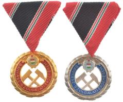 1957. Bányász Szolgálati Érdemérem arany és ezüst fokozata aranyozott, zománcozott fém kitüntetések mellszalagon T:1- NMK.: 669.