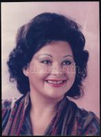 Mányai Zsuzsa (1949-1999) színésznő aláírása az őt ábrázoló fotó hátoldalán