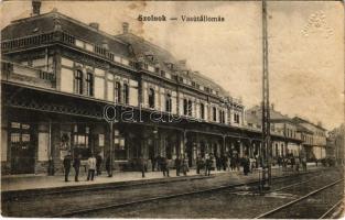 1914 Szolnok, vasútállomás. Vasúti levelezőlapárusítás 5928. (fa)
