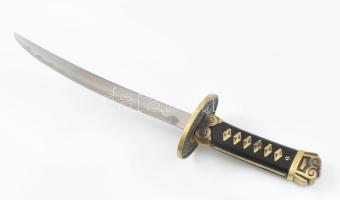 Katana formájú mini dísz kard, kés. Jelzett acél pengével, fém és fa hüvellyel. Eredeti dobozában, h...