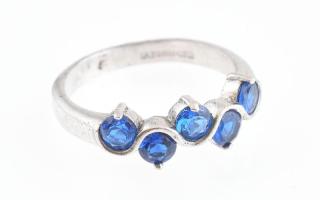 Ezüst(Ag) gyűrű kőékítéssel, jelzett, méret: 59, bruttó: 3,7 g