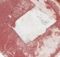 Józsa Lajos (1944-) Kalapos hölgy ablakban. Bronz, márvány talpon. Jelzett. 20 cm