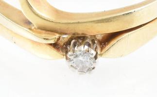 Arany (Au/14k) gyűrű, 1 db tenyésztett gyönggyel és 1 db brillel (0,05 ct) díszítve. Jelzett, bruttó...