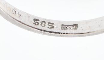 Fehérarany (Au/14k) gyűrű, 2 db tenyésztett gyönggyel és 2 db apró brillel (0,02 ct) díszítve. Jelze...