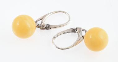Ezüst (Ag) fülbevalópár, sárga opál kővel. Jelzett, bruttó: 3,4 g