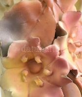 Virágos váza. Kézzel festett, jelzett, kicsi lepattanásokkal. 26 cm