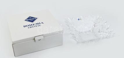 Bohémia kristály kínálótál, címkével jelzett, eredeti dobozában, kis karcolásokkal, 28x28 cm