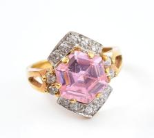 Aranyozott ezüst (Ag) rózsaszín és fehér köves gyűrű. Jelzett, bruttó: 4,4 g, m: 51