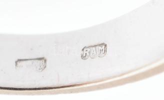 14k fehérarany (Au) gyűrű, modern csiszolású briliánssal ékített cca. 0,07 ct, jelzett bruttó: 3,1 g...