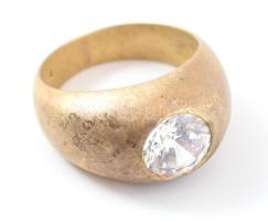 Ezüst (Ag) fehér köves gyűrű. Jelzett, kis kopással, bruttó: 6,3 g, m: 54,5