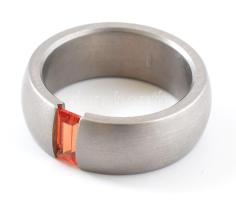Ezüst (Ag) piros köves design gyűrű. Jelzett, bruttó: 12,8 g, m: 63