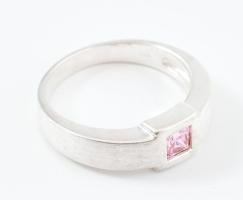 Ezüst (Ag) rózsaszín köves gyűrű. Jelzett, bruttó: 4,6 g, m: 57,5