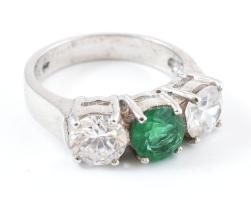 Ezüst (Ag) gyűrű zöld és fehér kövekkel. Jelzett, bruttó: 4,3 g, m: 51