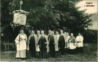 Csíksomlyó, Sumuleu Ciuc; Fácigerek a laboriummal, búcsú. Kiadja Gust és Puskás / Catholic festival, priests (EK)