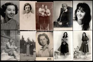 cca 1913-1993 kb. 15 db régi és modern fotó és fotólap hölgyekről, 8x14 cm körüli méretekben