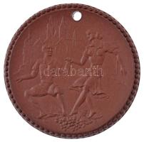 ~1970-1980. Meisseni Bornapok kétoldalas Meissen kerámia emlékérem, felül akasztólyukkal (36mm) T:1- ~1970-1980. Wine Festival Meissen two-sided ceramic commemorative medallion (36mm) C:AU