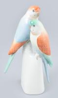 Hollóházi papagájok, kézzel festett porcelán, jelzett, kis kopásokkal, m: 18 cm