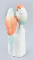 Hollóházi papagájok, kézzel festett porcelán, jelzett, kis kopásokkal, m: 18 cm