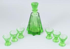 Zöld Art Deco likőrös készlet, poháron kis lepattanás, jelzett: Csehszlovákia. m: 6-21 cm