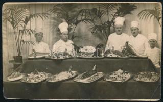 1929 Bp., Gellért Szálló szakácskiállítása, hátoldalon feliratozott fotó, 8×13,5 cm