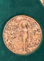 Viasz Plakettek bársonnyal becont OSB lapon. 61,5x43 cm