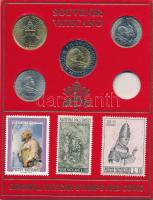 Vatikán 1998-2000. 100L (2xklf) + 200L + 500L + 2db bélyeg szuvenír összeállításban, sérült kartonlapon, 1db hiányzó érmével T:1,1- Vatican 1998-2000. 100 Lire (2xdiff) + 200 Lire + 500 Lire + 2pcs stamps in souvenir set, on damaged cardboard sheet, 1 coin is missing C:UNC,AU