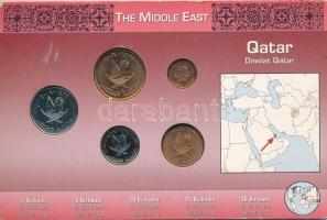 Katar 2006-2008. 1D-50D (5xklf) forgalmi összeállítás kicsit sérült kartonlapon T:1,1- Qatar 2006-2008. 1 Dirham - 50 Dirham (5xdiff) coin set on small damaged cardboard sheet C:UNC,AU