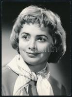 Gyurkovics Zsuzsa (1929-) Jászai Mari-díjas színésznő, sajtófotó, 18×13 cm