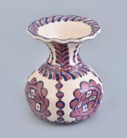 Lázi János (1912-80): Hódmezővásárhelyi váza, kézzel festett mázas kerámia, jelzett, kopott, mázhibákkal, m: 10 cm