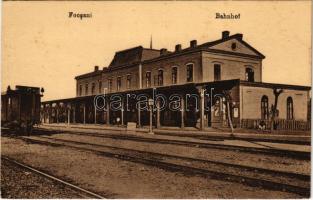 Focsani, Foksány; Bahnhof / vasútállomás, vonat / railway station, train (fl)