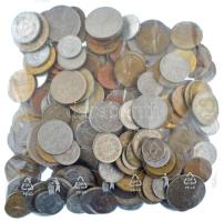 Vegyes külföldi fémpénz tétel ~810g súlyban T:vegyes  Mixed foreign coin lot, weights ~810g C:mixed