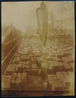 cca 1910 Hídépítés-macskakövezés, fotó, ázásnyomokkal, 10x8 cm