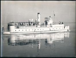 cca 1960-1970 Sétahajó fotója, 18x24 cm